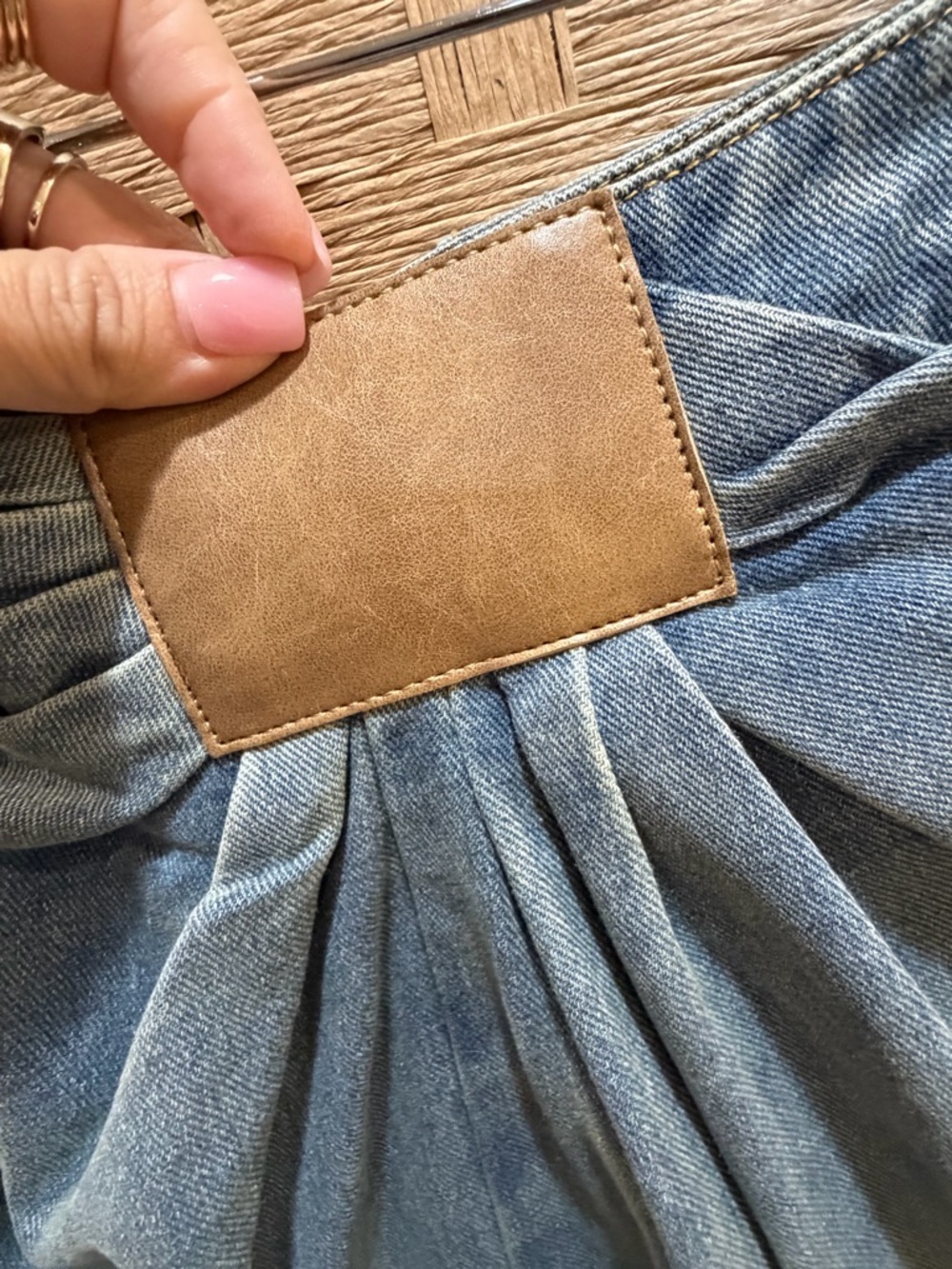Commense Light Blue Wide-Leg Denim Jeans with Tan Accent - Picture 3 of 6
